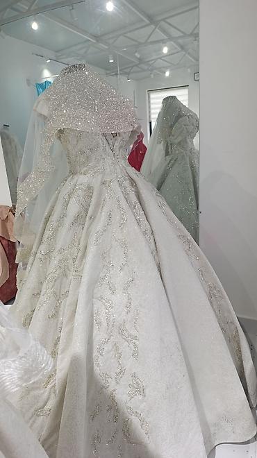 Gəlinlik donları, gülləri,tac bir sözlə mağazada olan hər bir şey - şəkil 4