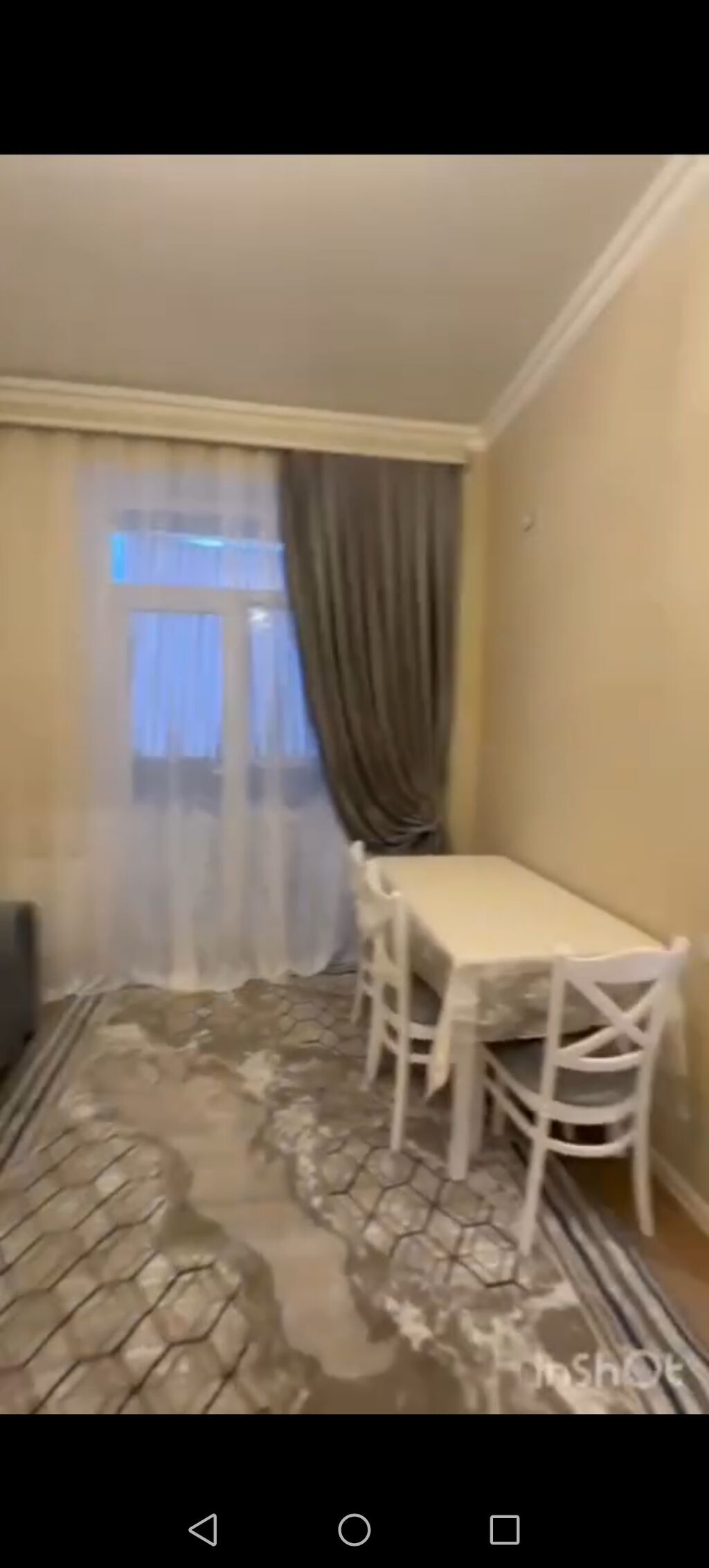 Insacilar metrosun yaxınlıqı Bakı Biznes Universitetin qarsisi 17/5